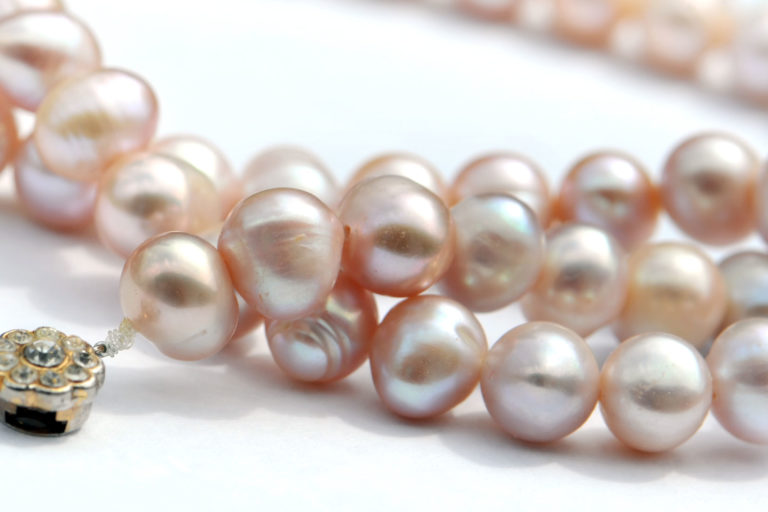 pourquoi les perles jaunissent et comment y remedier