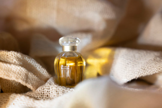 porter des perles de culture et parfum de maniere elegante les regles or connaitre