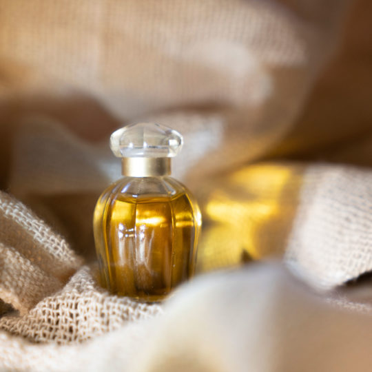 porter des perles de culture et parfum de maniere elegante les regles or connaitre